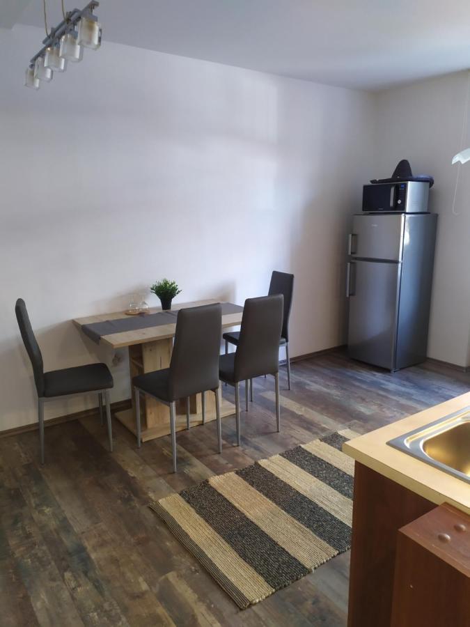 Pisqor Apartment - Self Check-In Bratislava Dış mekan fotoğraf